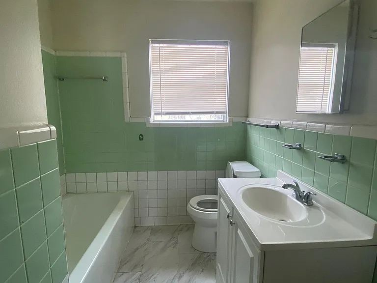 904 Mary St — Photo 10