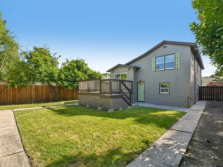543 Liberty St — Photo 46