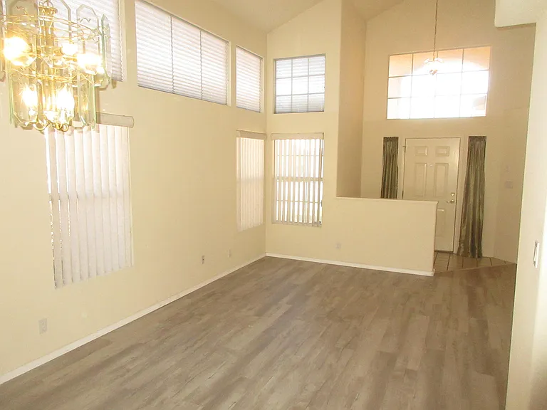 2111 Corte Del Caballo NW — Photo 7