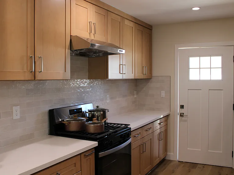 271 Grace Ave — Photo 6
