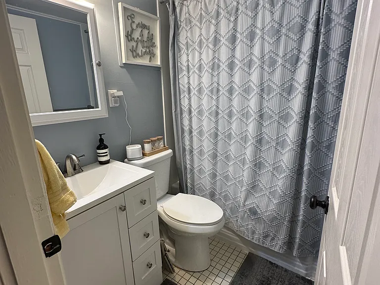 10 Crescent Dr #3 — Photo 10