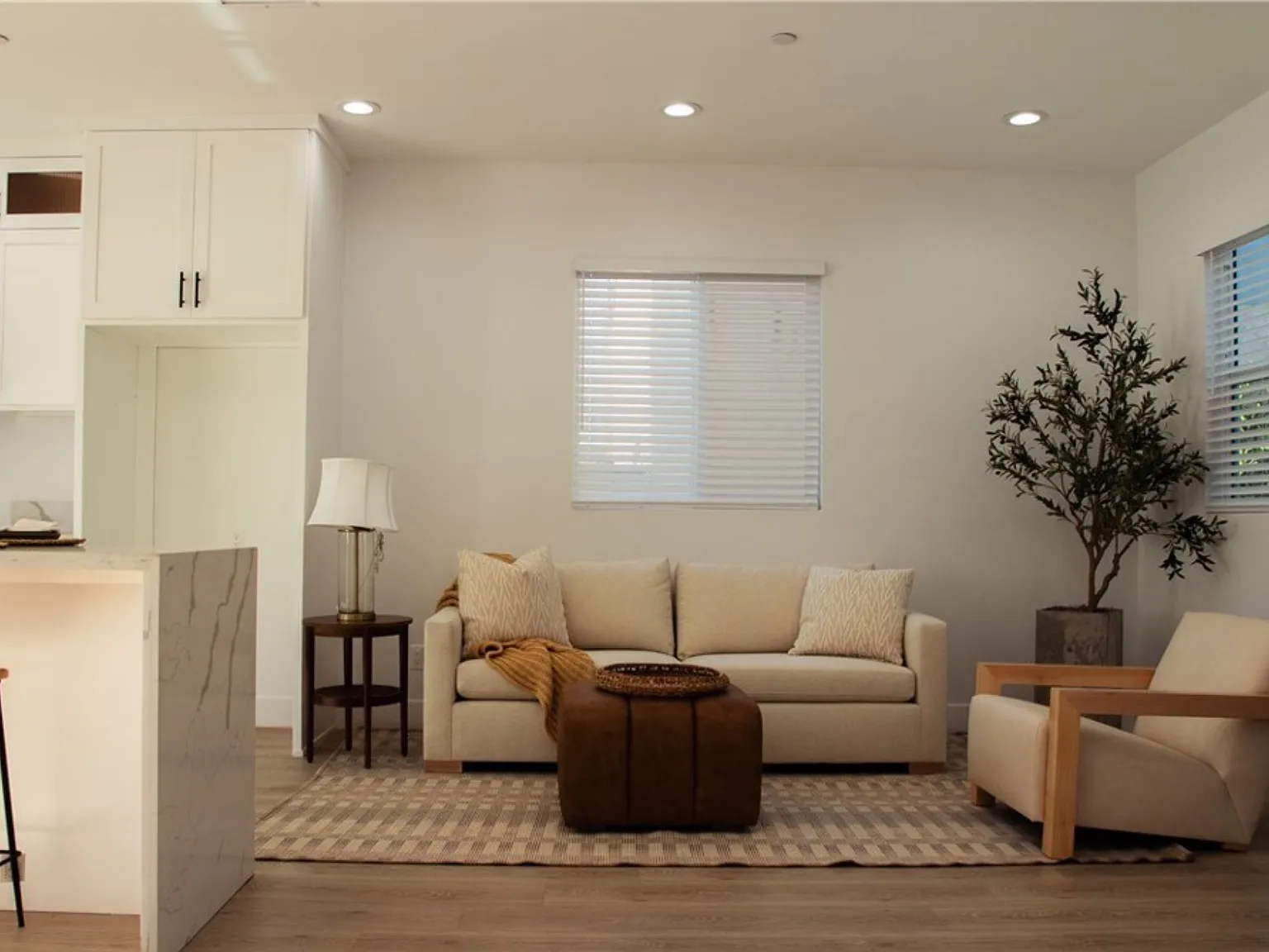 4 bed, 1410 sqft, $4,475 — Photo 4