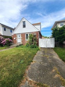 80-27 246th Street, Jamaica, NY, 11426