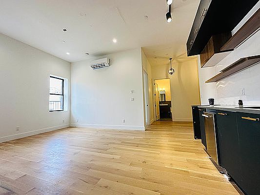 3rd image of 400 E 2nd St APT 503