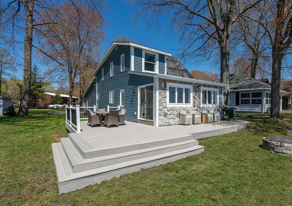 4 bed, 1599 sqft, $2,300 — Photo 2