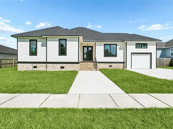 4008 Kings Dr, Chalmette, LA 70043