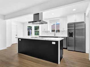 7114 Fox Run Dr, Angleton, TX 77515