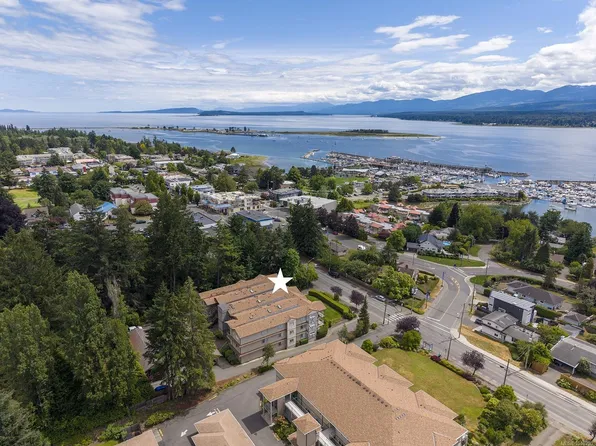 1860 Comox Ave #304, Comox, BC V9M 3M7