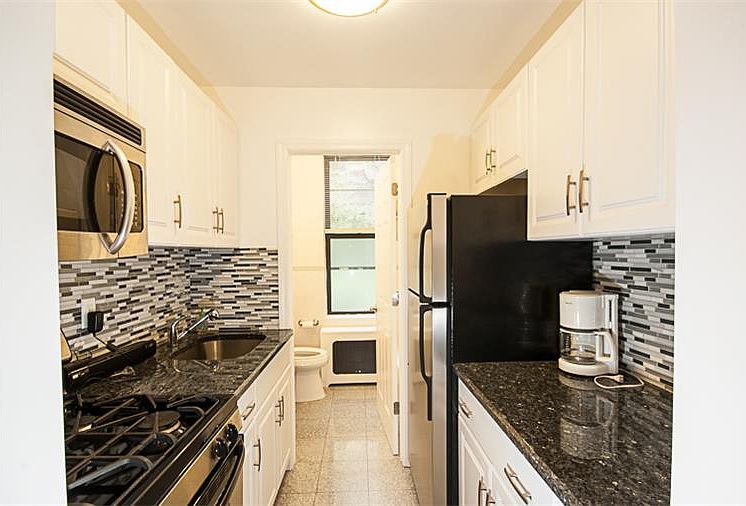 1st image of 223 W 79th St APT 3
