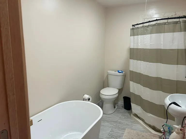 206 E Main St — Photo 16