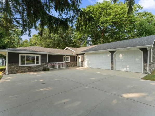 21684 Channel Pkwy, Edwardsburg, MI 49112