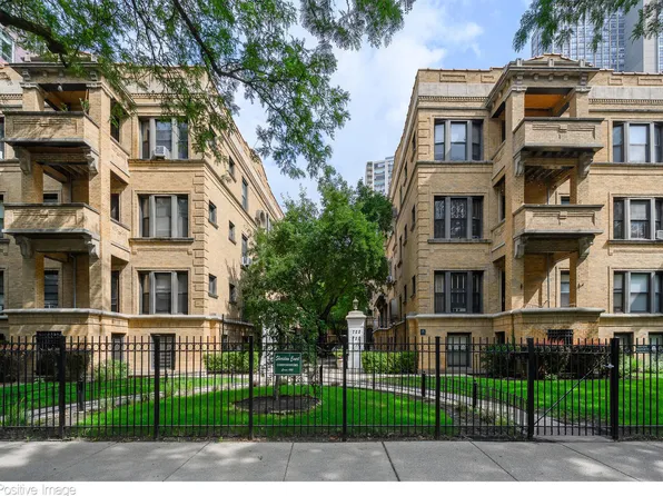 726 W Sheridan Rd APT 1N, Chicago, IL 60613