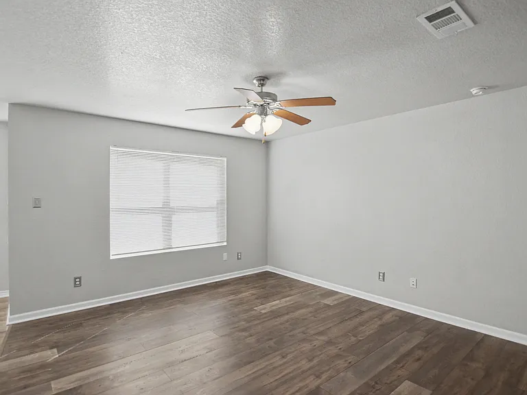 3304 Regency Ct — Photo 10