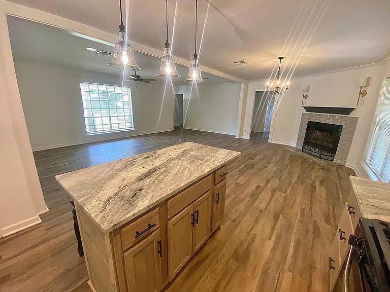 307 Elmwood Dr — Photo 6