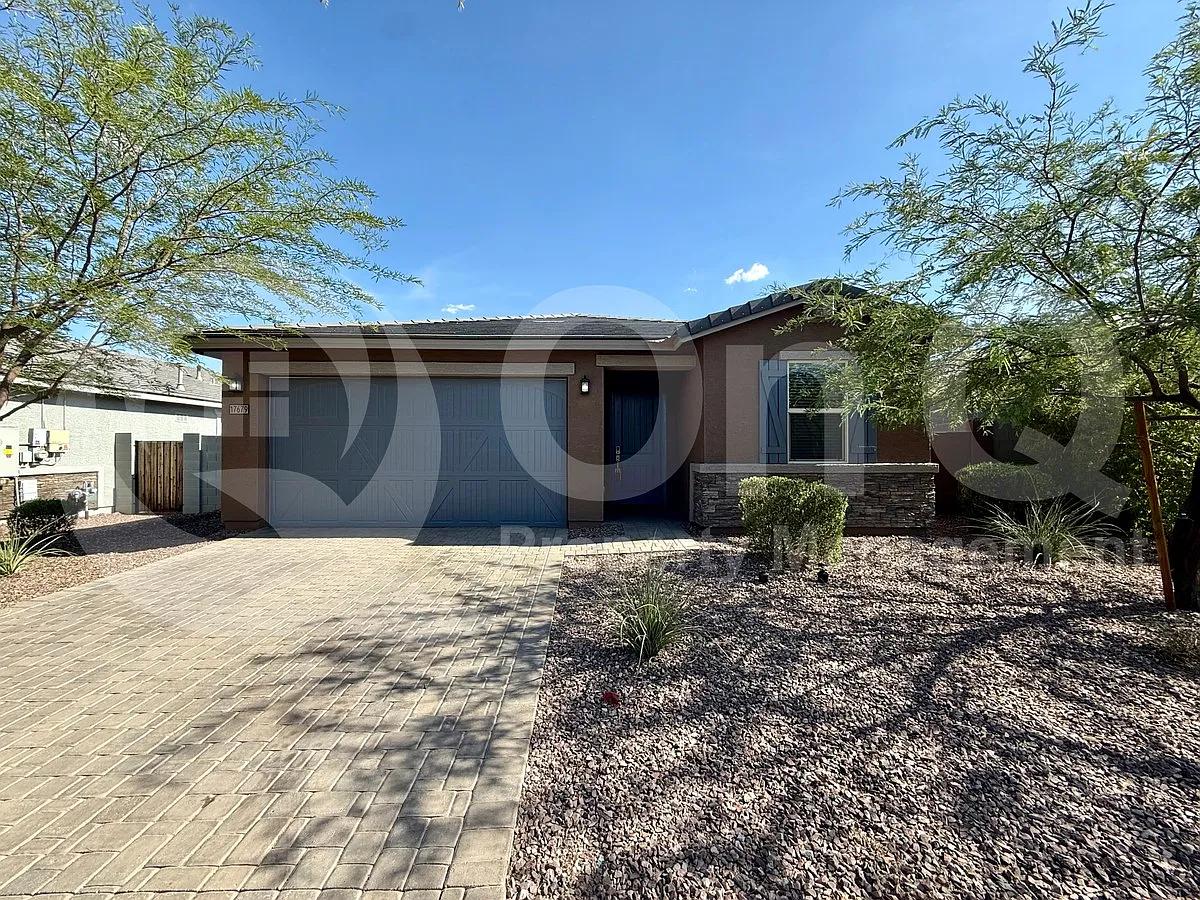 3 bed, 2.0 bath, 1570 sqft, $2,199 — Photo 2