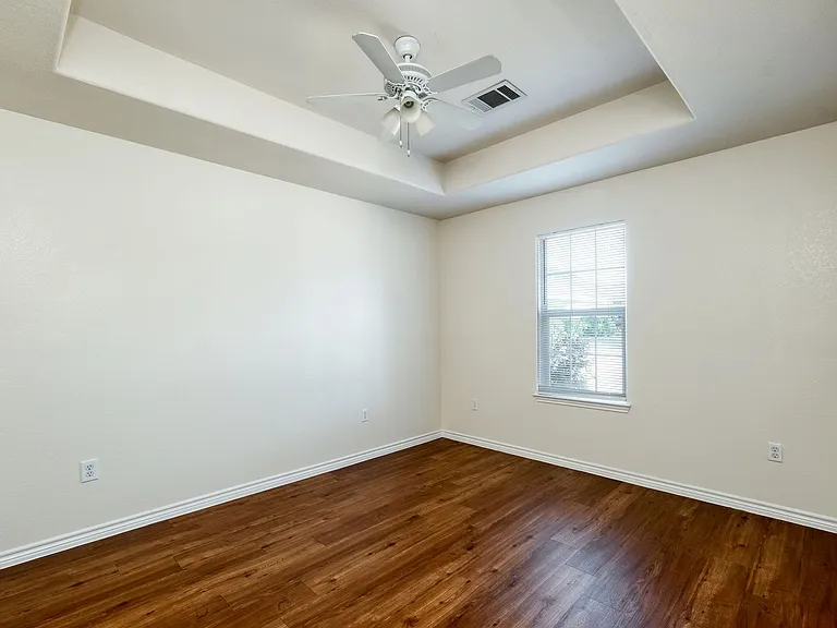 108 Live Oak Cir — Photo 6
