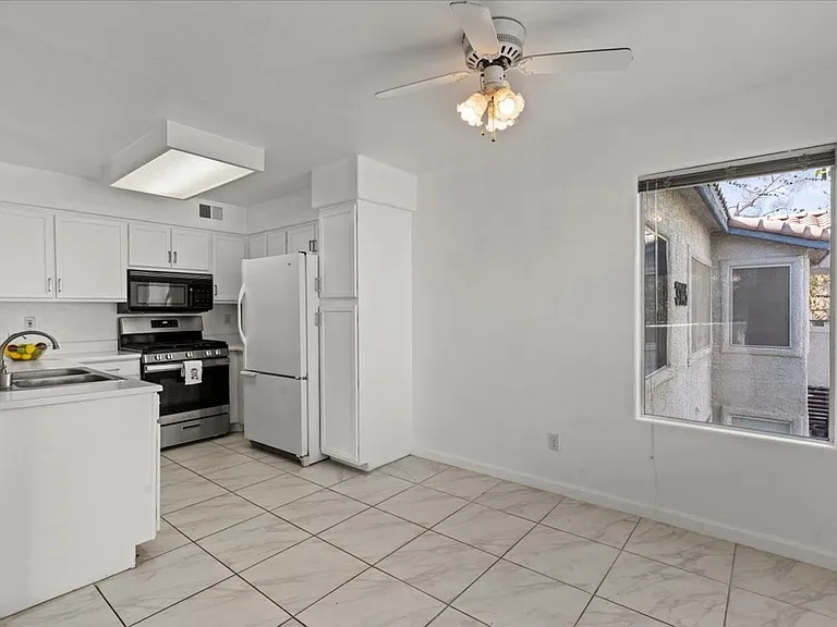 3145 Casey Dr #201 — Photo 7