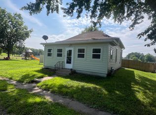 104 Woodlawn St, Maxwell, IA 50161