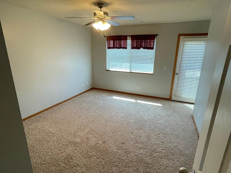 717 Carlton Dr — Photo 8
