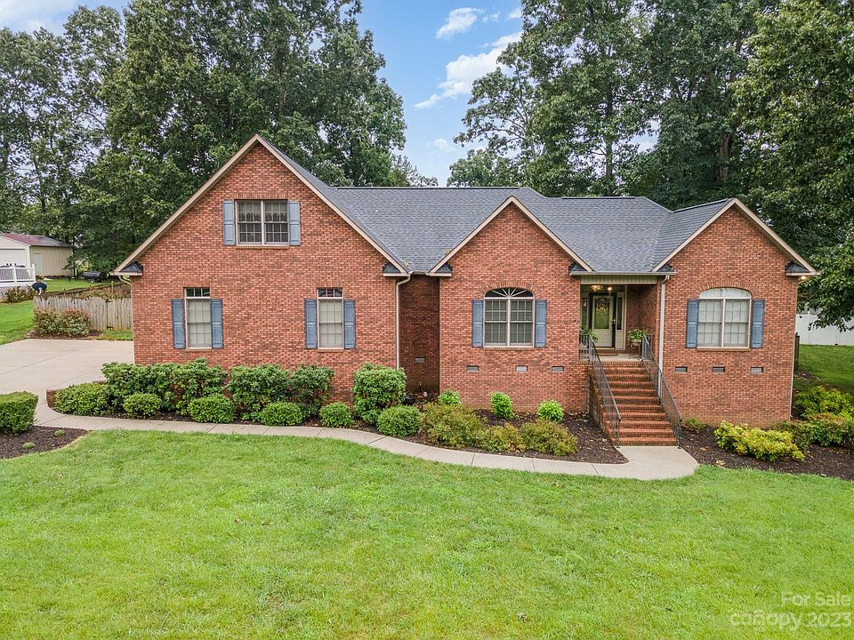 1st image of 150 Saddle Wood Ln