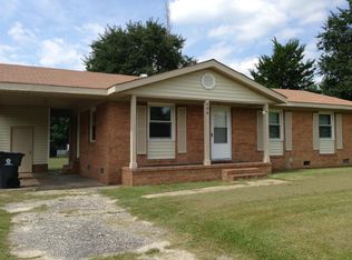 606 Regina Dr, Spring Lake, NC 28390