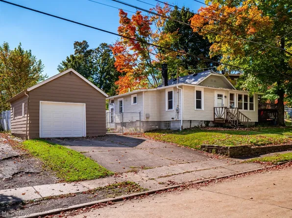 210 Frederick St, Medina, OH 44256