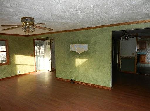 3rd image of 11258 Elm St