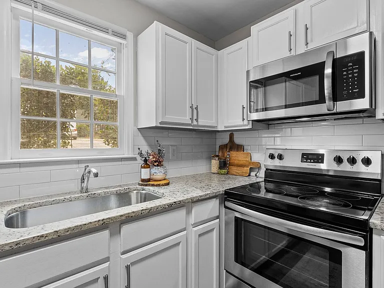 943 Morreene Rd — Photo 8