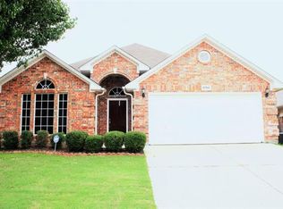 8754 Sunset Trace Dr, Fort Worth, TX 76244