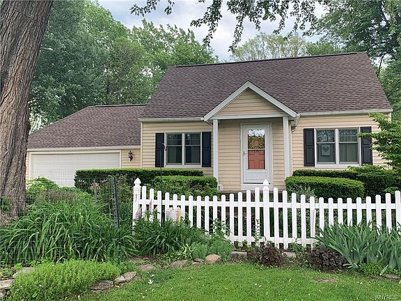 2nd image of 4022 Crescent Dr