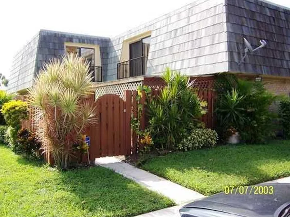 581 Springdale Cir, Palm Springs, FL 33461