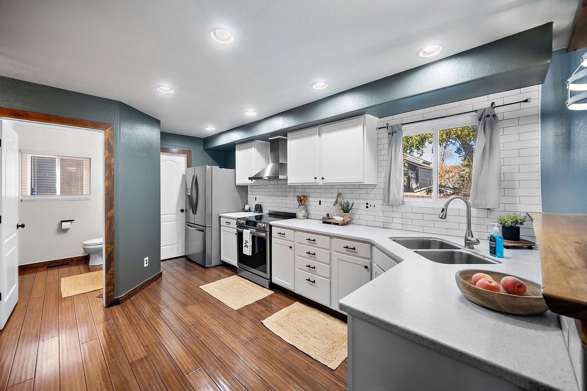 next background image