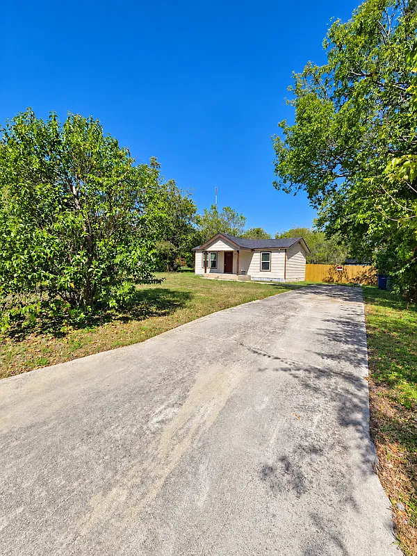 2 bed, 1.0 bath, 800 sqft, $1,000 — Photo 2