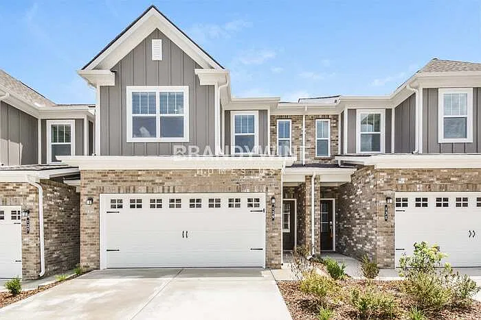 3 bed, 2.5 bath, 1673 sqft, $2,045 — Photo 2