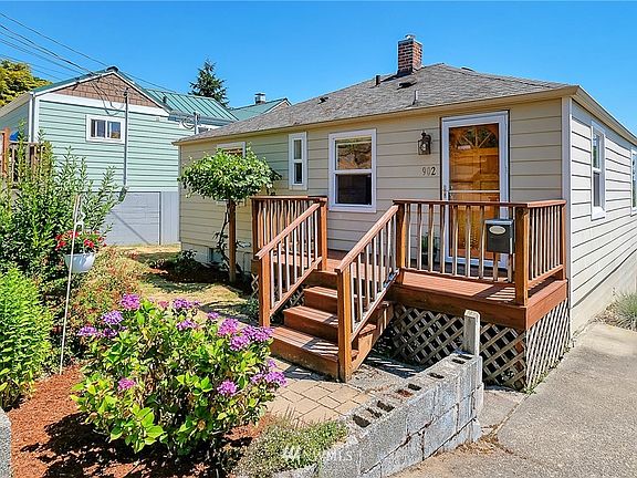 2nd image of 902 S Marion Avenue
