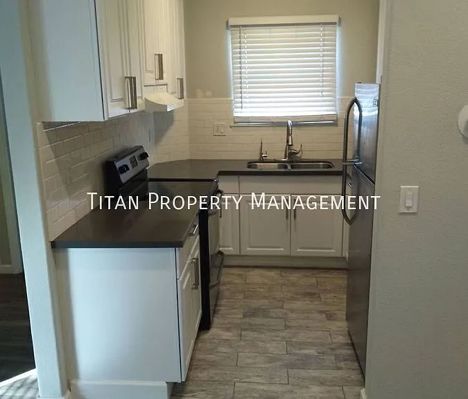 318 12th St #B — Photo 2