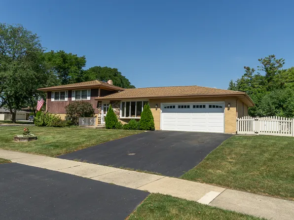 1101 N Millns Ln, Addison, IL 60101
