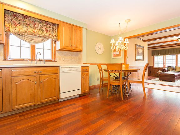 3rd image of 80 Endicott Dr