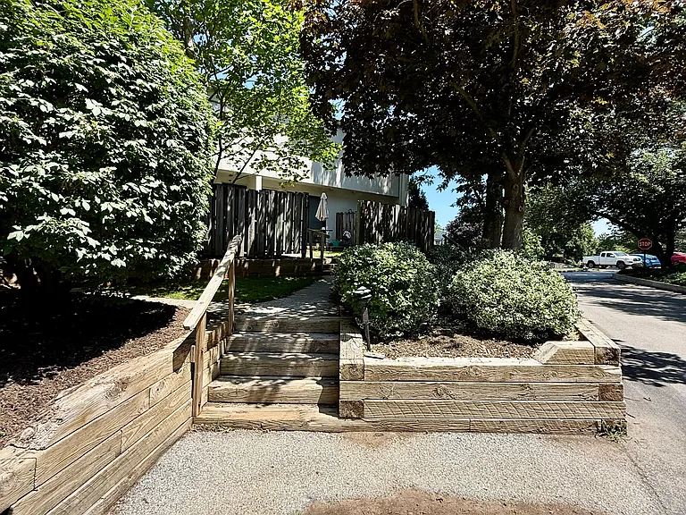 297 Summit House — Photo 3