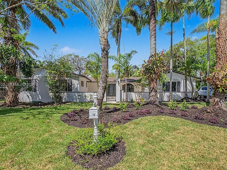 17050 SW 83rd Ave — Photo 1