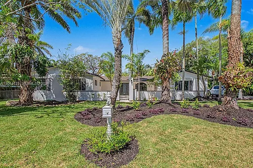 17050 SW 83rd Ave Photo 1