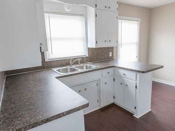 4th image of 3809 Reservoir Blvd NE