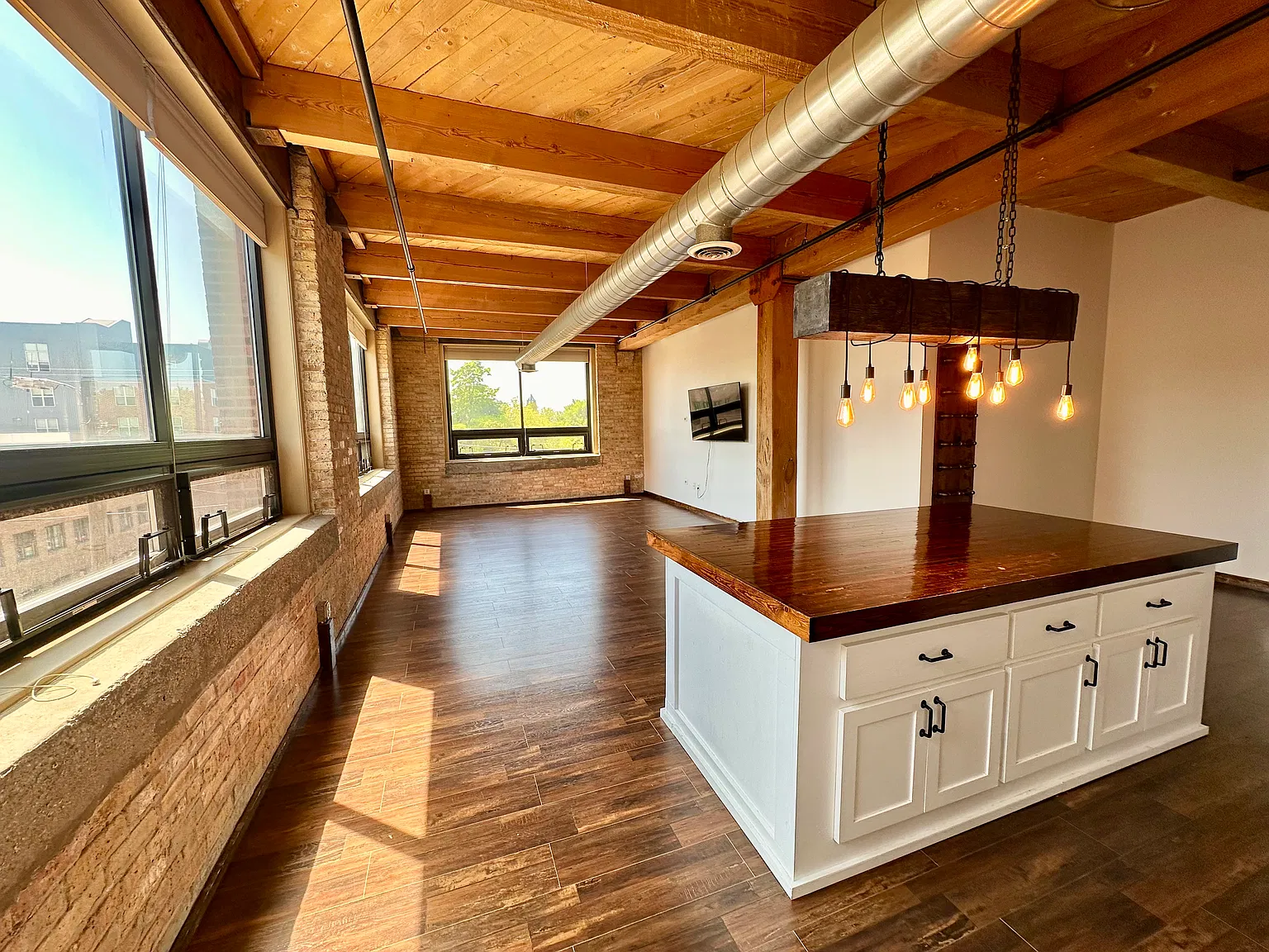 2 bed, 1445 sqft, $2,700 — Photo 4