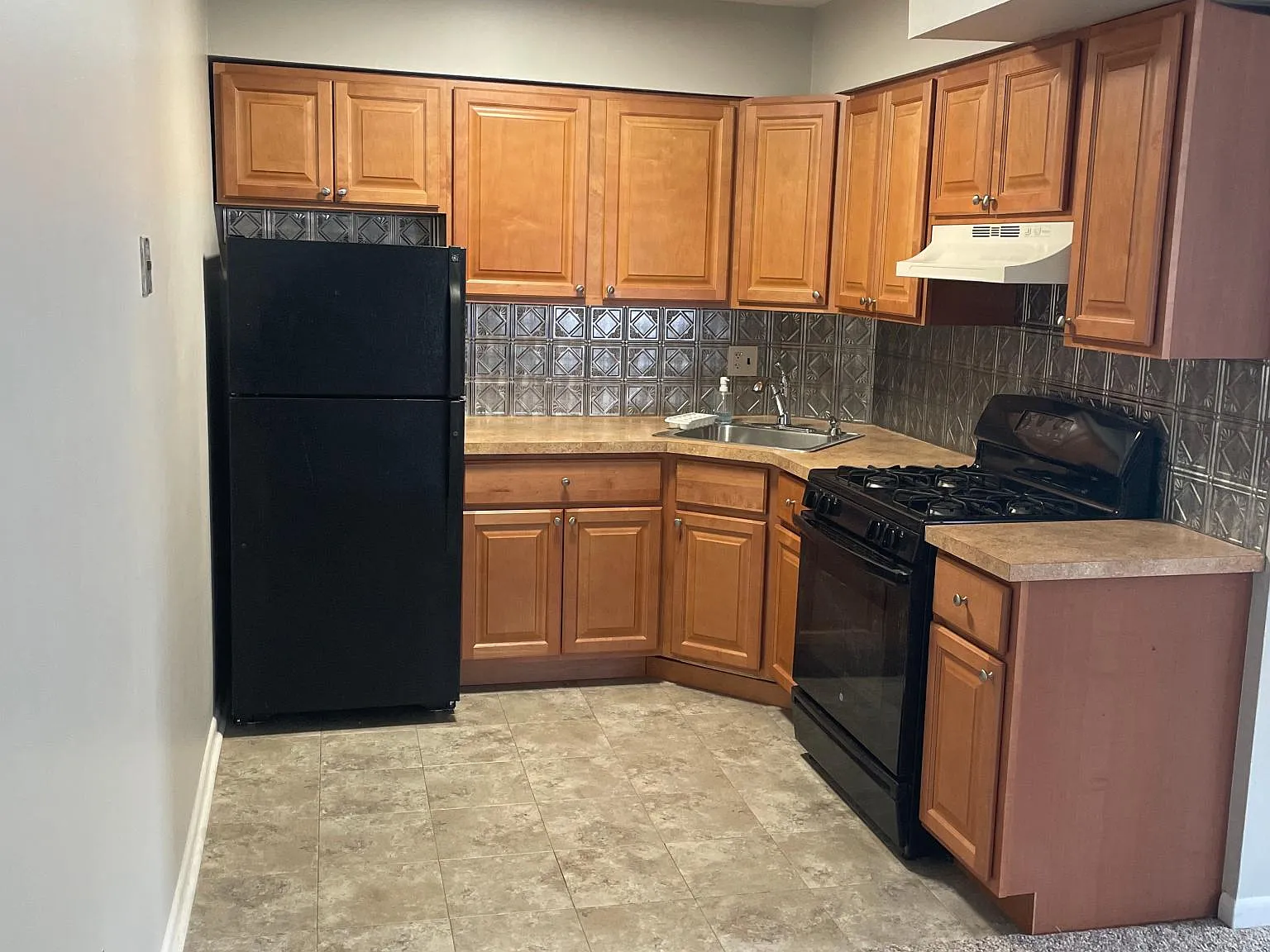 2 bed, 900 sqft, $1,400 — Photo 3