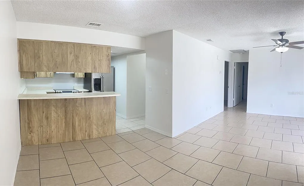 2 bed, 2.0 bath, 900 sqft, $1,600 — Photo 2