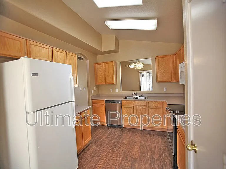8570 W Rue De Lamour — Photo 5