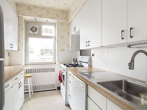 5th image of 25 Sutton Pl S APT 17O