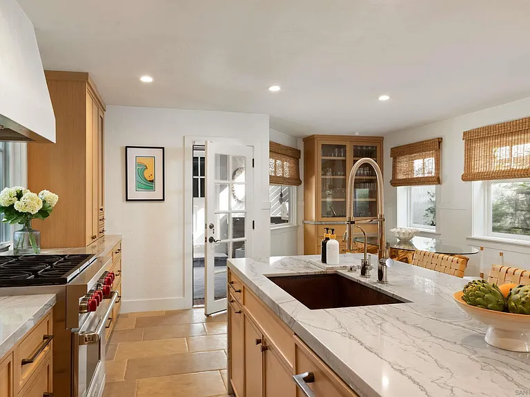 335 Gravilla St — Photo 18