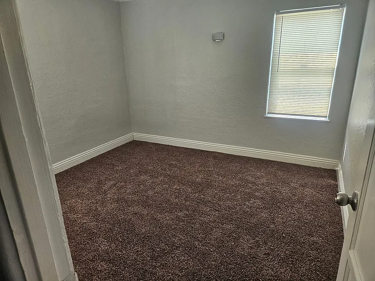836 Linden Ave #836 — Photo 5