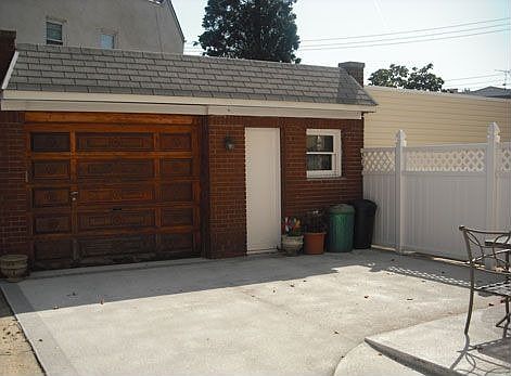 1.5 Car Garage